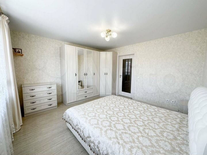 2-к. квартира, 63 м², 8/10 эт.