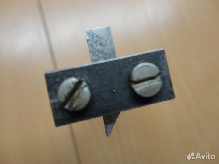 Приспособление для обработки резонаторного отверст