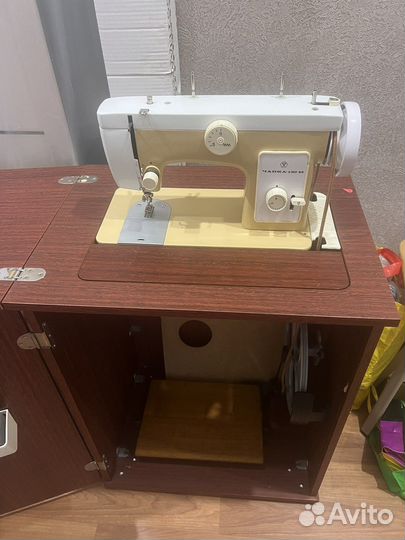 Швейная машина Чайка 132м