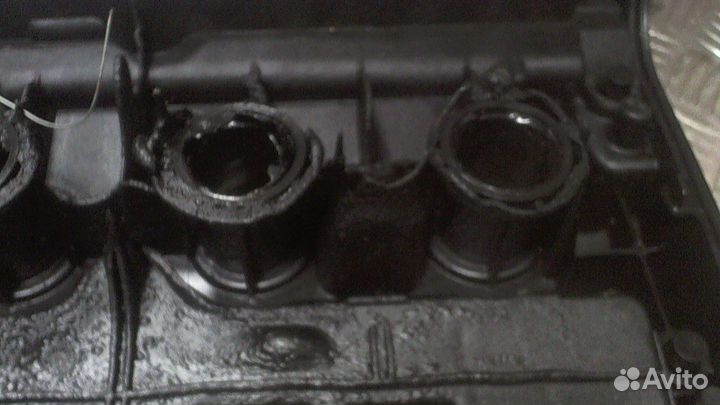 Крышка клапанная двс Peugeot 5008, 2011