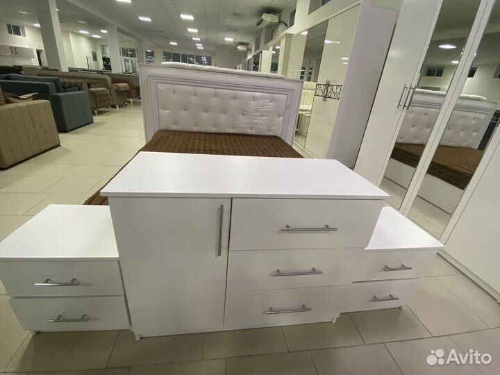 Спальный гарнитур 