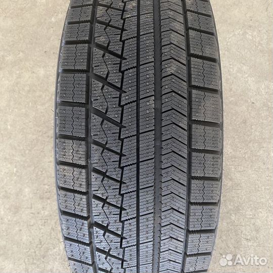 Bridgestone Blizzak VRX 225/60 R16 98S