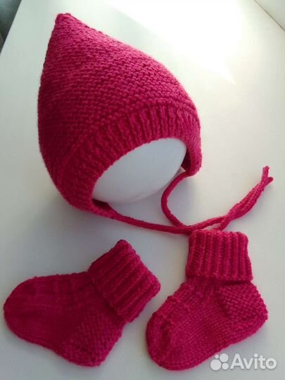 Комплект шапочка и пинетки вязаные