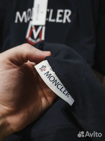 Moncler: футболка для настоящих ценителей моды