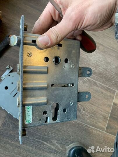 Вскрытие замков Замена замков Ремонт дверей,замков