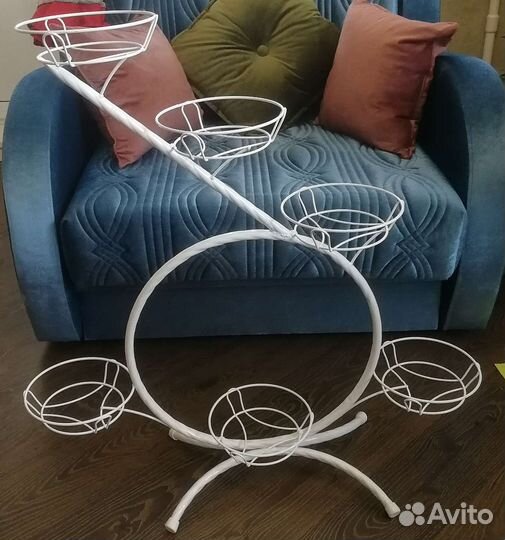 Напольная подставка для цветов