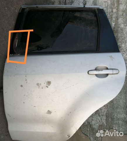 Задняя дверь Toyota ist