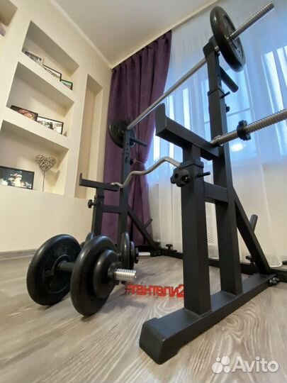 Стойка со штангой и гантелями