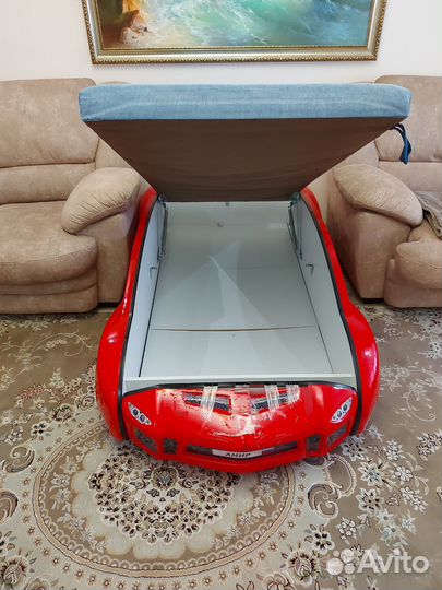 Детская кровать машинка