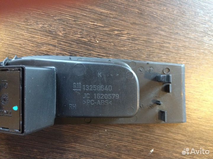 Кнопка стеклоподъемника Opel Astra J