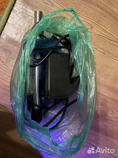 Красноухая черепаха с аквариумом