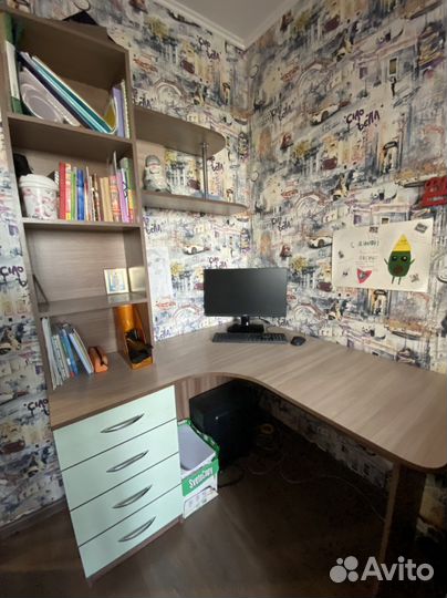 Угловой письменный стол