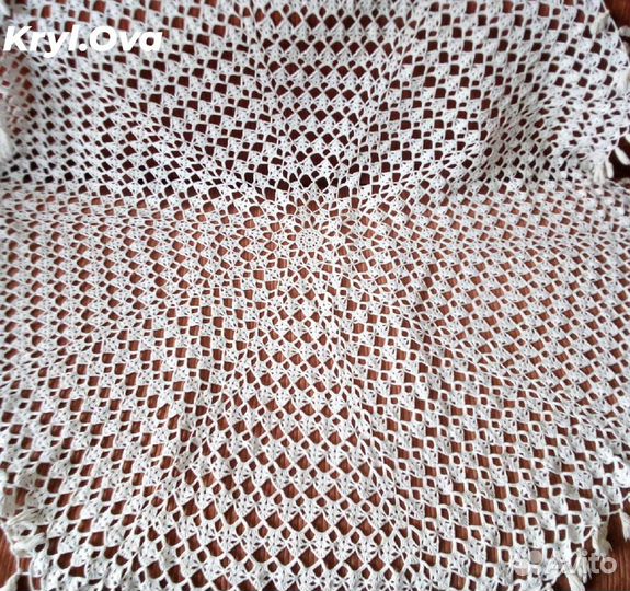 Вязаная кружевная скатерть