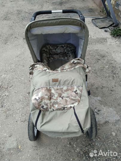 Прогулочная коляска