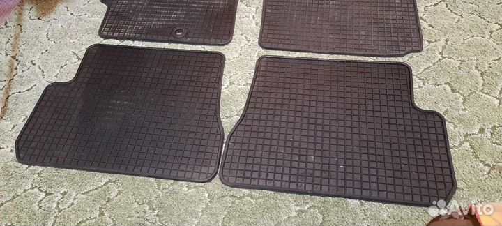 Автомобильные коврики резиновые
