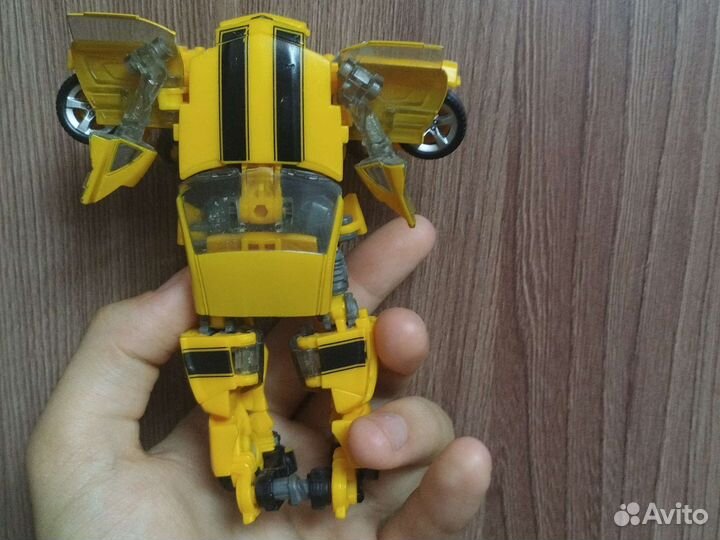 Игрушка робот трансформер бамбелби