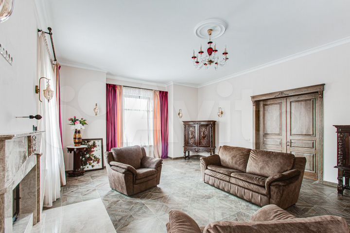 Дом 980 м² на участке 30 сот.