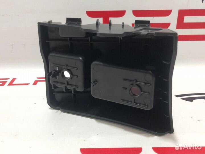 Кронштейн крепления бампера заднего правый Tesla