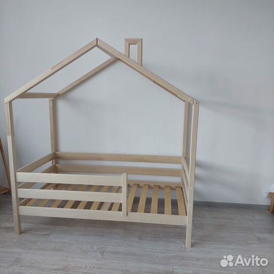 Кровать детская домик