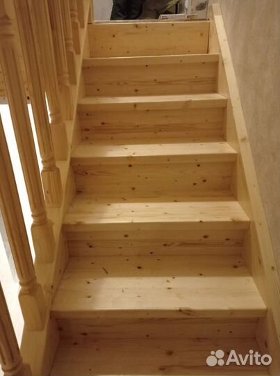 Деревянная лестница в каркасный дом