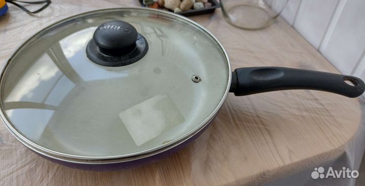 Кастрюли, сковорода, ковш, посуда