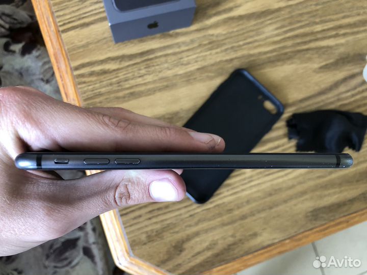 iPhone 8 Plus, 64 ГБ