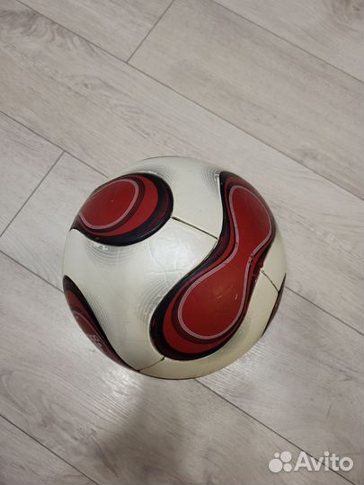 Футбольный мяч adidas teamgeist 2006