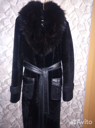 Шуба мутоновая 46 размер, воротник лама