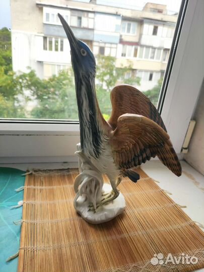 Фарфоровые статуэтки птицы