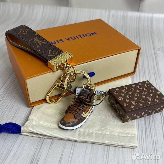 Брелок louis vuitton кроссовок