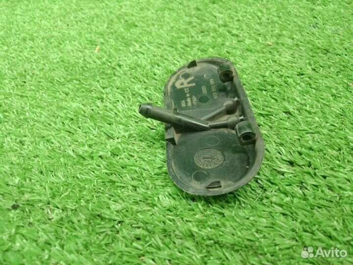 Форсунка стеклоомывателя audi A4 8E 4218