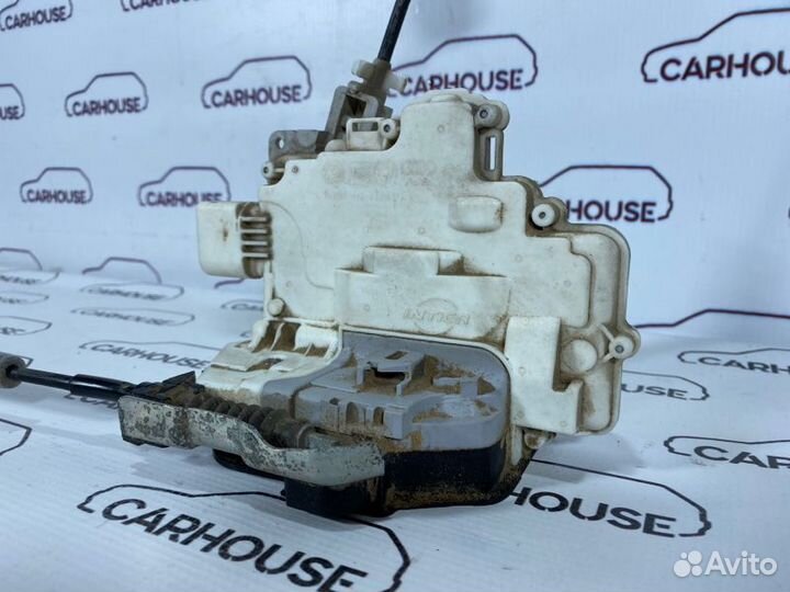 Замок двери задний левый Volkswagen Touareg NF