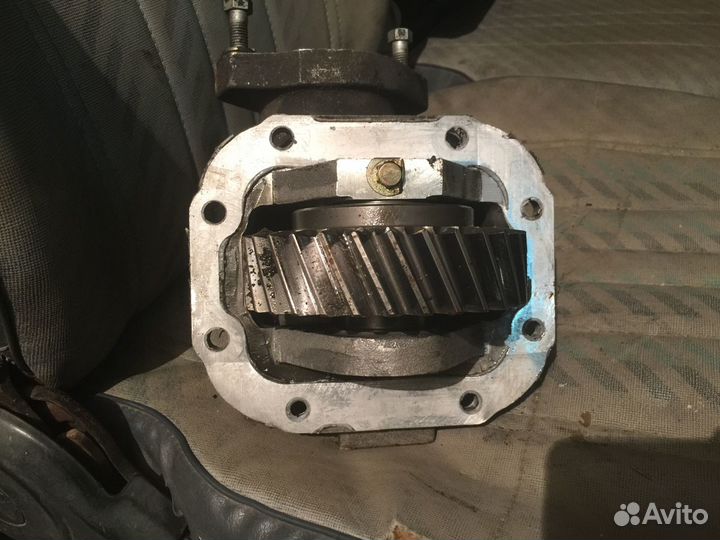 Отбор мощности задний мост Isuzu Elf 1991г Hino