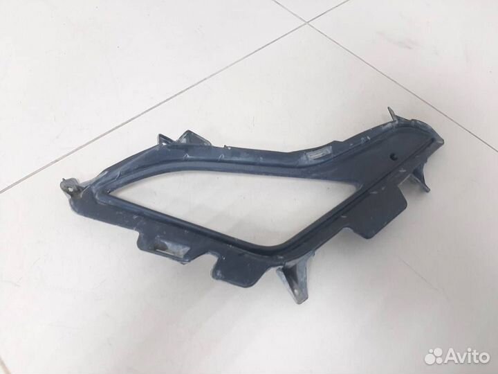 Рамка противотуманной фары правой Hyundai Elantra
