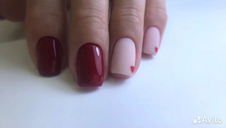 Модель на маникюр