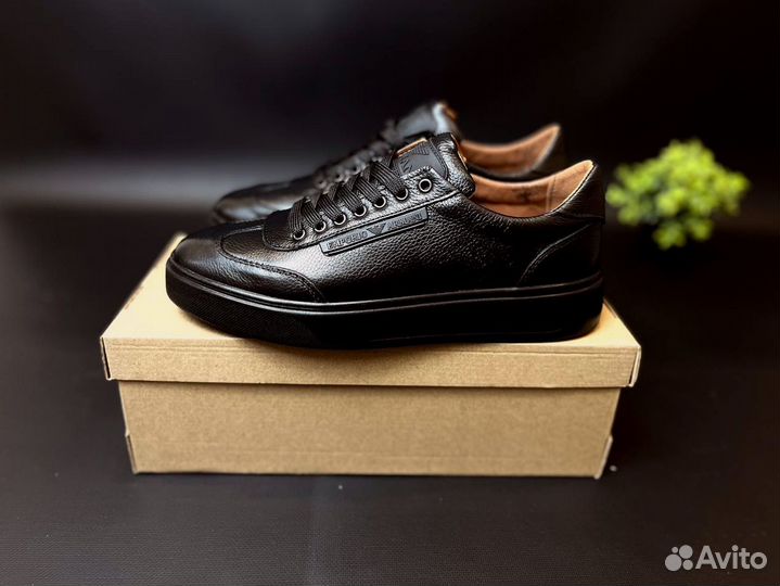 Кроссовки Armani удобные