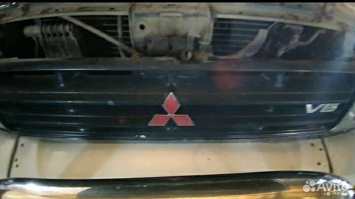 Решетка радиатора Мицубиси Паджеро 2