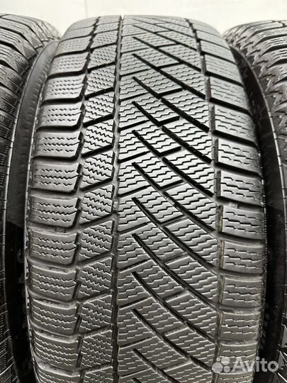 Continental ContiVikingContact 6 215/60 R17 96T