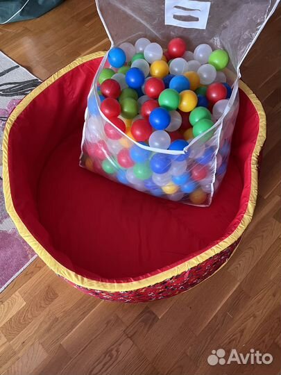 Сухой бассейн с шариками