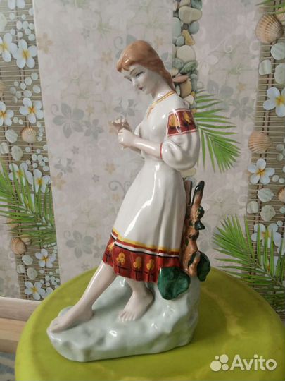 Статуэтка гадание на ромашке