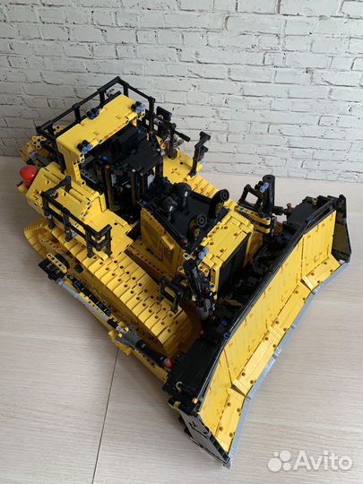 Сборная модель бульдозера Cat D11