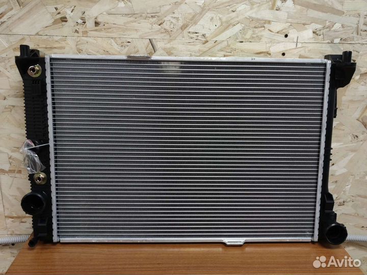 Радиатора охлаждения Мерседес GLK 204 2045003603
