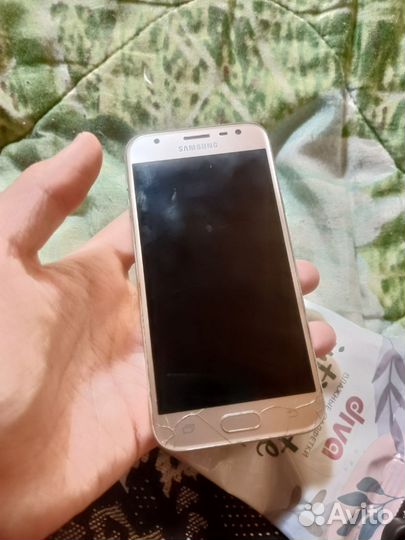 Телефон Samsung J3