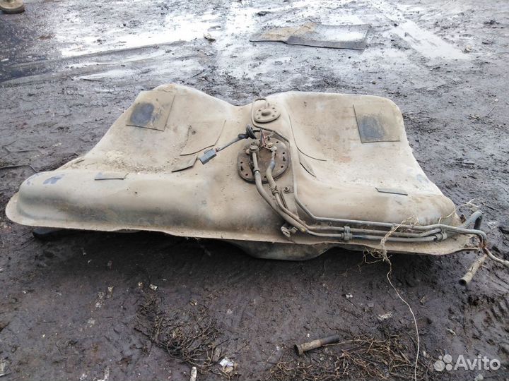 Топливный бак tayota carina