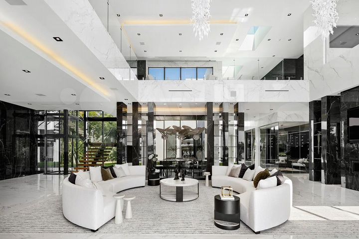 Дом 380 м² на участке 13 сот.