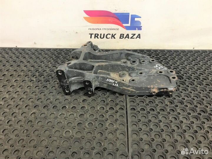 Кронштейн переднего бампера правый Scania 5-series