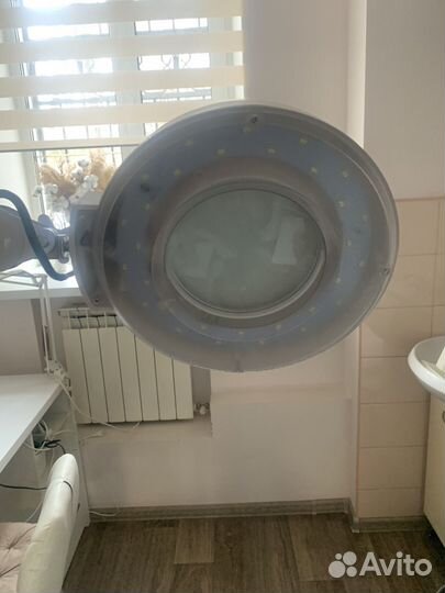 Косметологическая лампа лупа