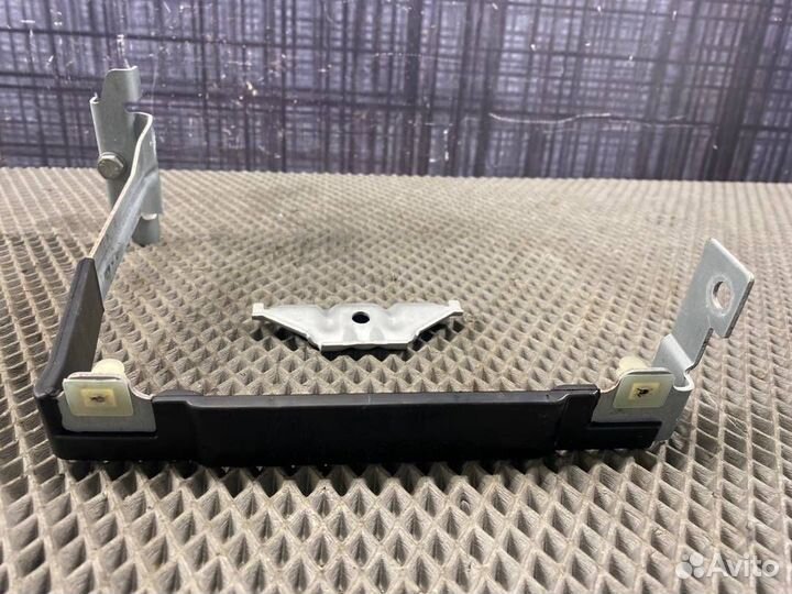 Крепление аккумулятора Bmw X5 E70 N57 2013