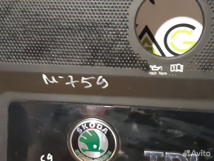 Декоративная крышка двигателя Skoda Fabia MK1