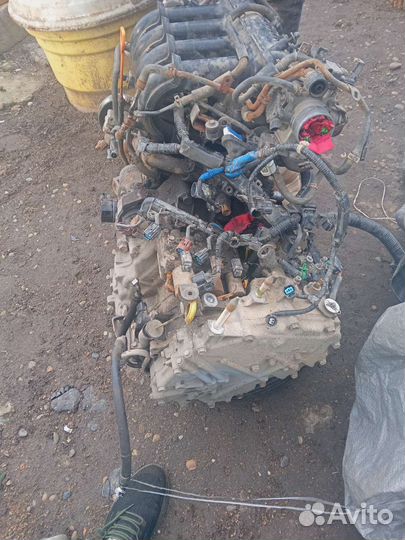 Продам двигатель с коробкой Хонда фит L A13